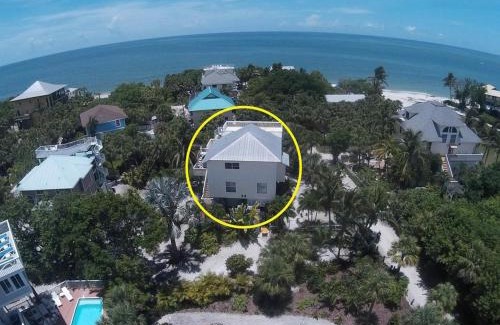 Jose's Hideaway Maison | Coconut Castaway - Ocean Views, Walk to Beach, Golf Cart, Club Pool