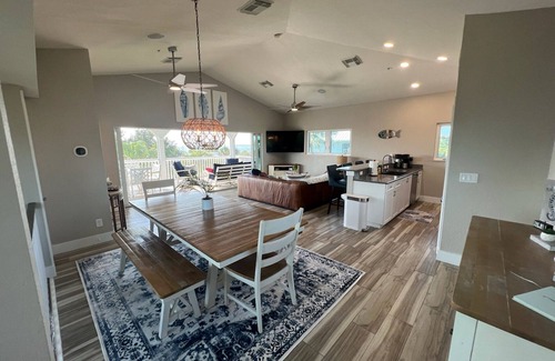 Jose's Hideaway Maison | Coconut Castaway-Ocean Views, Golf Cart, Club Pool, Walk to Beach