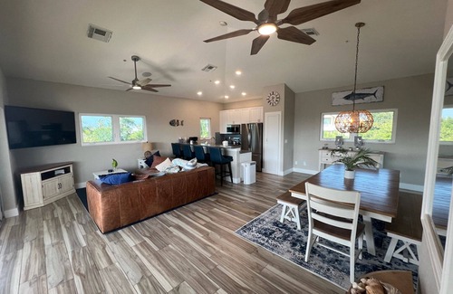 Jose's Hideaway Maison | Coconut Castaway-Ocean Views, Golf Cart, Club Pool, Walk to Beach