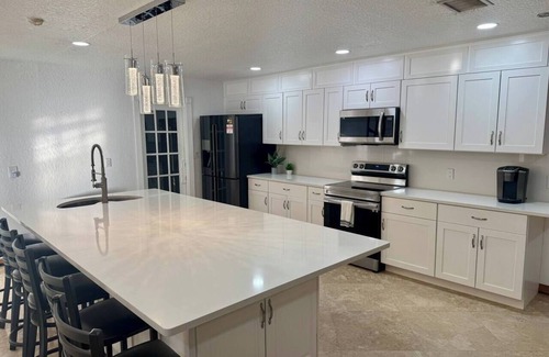 Coconut Creek Maison | Coconut Creek Poolside Retreat