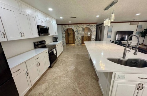 Coconut Creek Maison | Coconut Creek Poolside Retreat