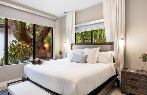 Northeast Coconut Grove Maison | Coconut Grove Villa with heated Pool sleeps 12