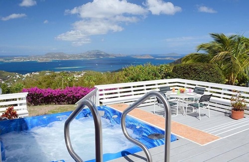 Gift Hill Villa | Noix de coco: vie intérieure / extérieure, spa, piscine chauffée et intimité!