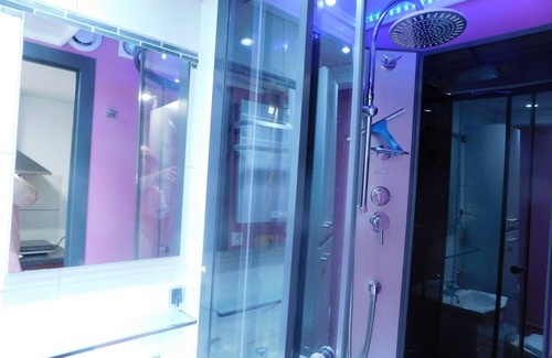 Yvoir Appartement | COCOON AND APYPICAL GITE "LE PETIT NID" WITH SWIMMING POOL AND SAUNA.