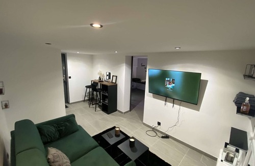 Epinay-sur-Seine Appartement | Cocooning Time: Jacuzzi and Sauna