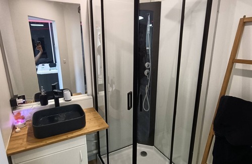 Fontaine-Bayonne-Cartoucherie Appartement | CocoonSpa Love Room Jacuzzi Privatif