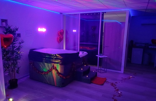 Fontaine-Bayonne-Cartoucherie Appartement | CocoonSpa Love Room Jacuzzi Privatif