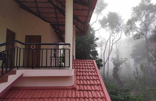 Somvarpet Autre | COFFEE NEST COORG offers spacious homestay accommodations with private bathrooms