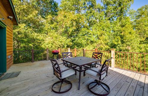 Coffeeville Maison | Coffeeville Cabin with Deck about 7 Mi to Grenada Lk