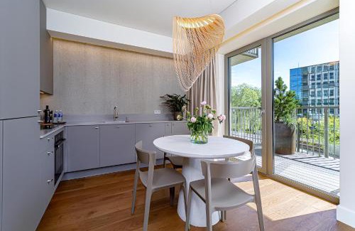 Kaunas Appartement | cohost I New Apt w-Balcony I Air Condition I Free Parking & Netflix I By Botanical Park