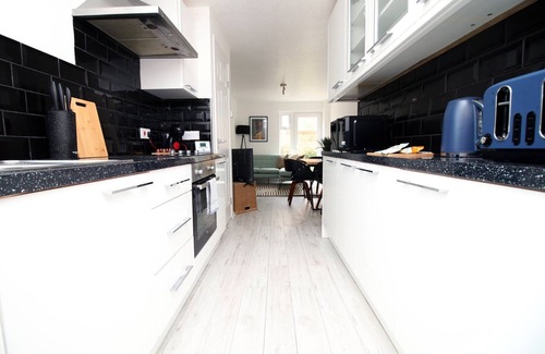 Cribbs Causeway Maison | Cohost Partners | Spacious 4BR Home | Free Parking