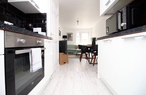 Cribbs Causeway Maison | Cohost Partners | Spacious 4BR Home | Free Parking
