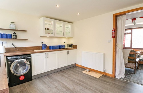 Glenfinnan Maison | COIRE-DHIUBH, pet friendly, character holiday cottage in Glenfinnan