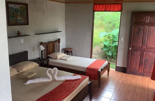 Pavones Cabine | Colibrí Tayutic Cabins