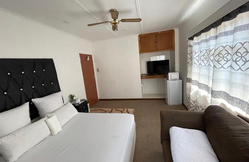 Orkney Maison | Colins Accommodation - OVERNIGHT ONLY 6PM-9AM
