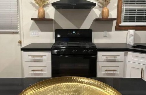 Bonita Maison | College Cottage