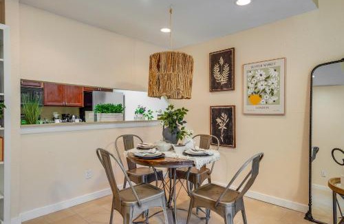 College Station Maison | College Station Gem with Pool Access Near University