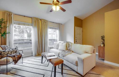 College Station Maison | College Station Gem with Pool Access Near University