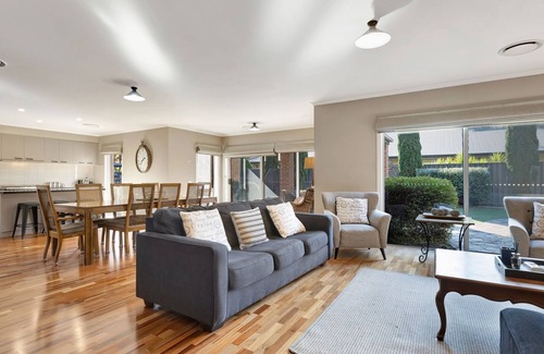 Bright Maison | Collins Retreat - Maison 4 chambres avec piscine