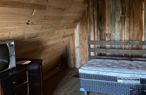 Prudentopolis Chalet De Ski | Colonial chalet with antique decor, near the exit to the giant waterfalls