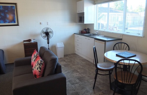 Cambridge Hôtel | Colonial Court Motel
