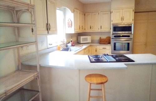 Brookfield Maison | Colonial in the historical center of town