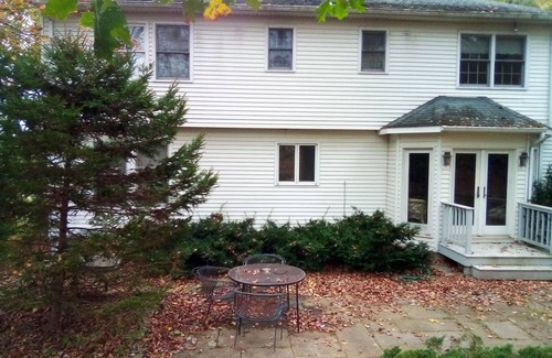 Brookfield Maison | Colonial in the historical center of town