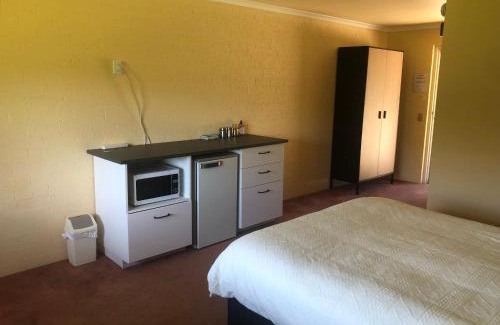 Allans Flat Hôtel | Colonial Inn Guest Rooms