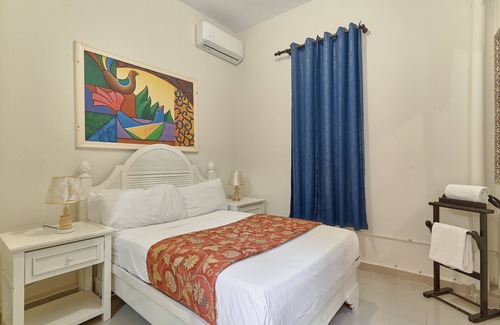 Zona Colonial Hôtel | Colonial Oasis: Stylish Retreat with Free WiFi and Invigorating Hot Water