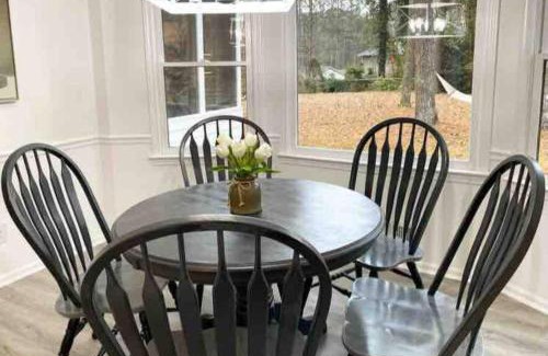 Roswell Maison | Colonial Stay- 7 BR-up to 14 Guests