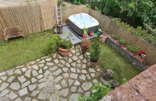 Bagno a Ripoli Appartement | Colonica w/Jacuzzi calda privata