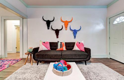 Central Oklahoma City Maison | Color Pop Cottage - Half mile from Plaza district