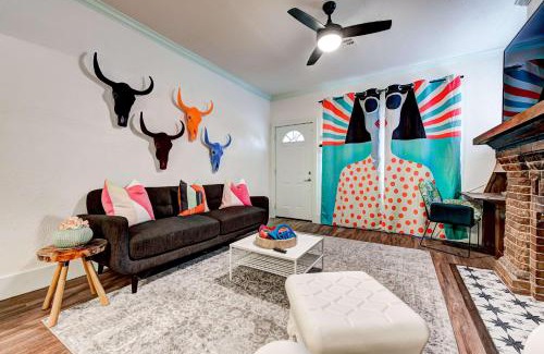 Central Oklahoma City Maison | Color Pop Cottage - Half mile from Plaza district