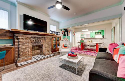 Central Oklahoma City Maison | Color Pop Cottage - Half mile from Plaza district