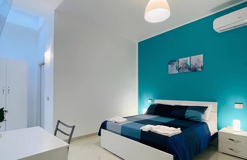 Zungoli Lit Et Petit-Déjeuner | Colorado Blue, serenity inspired by the soothing tones of the sky and sea.