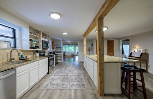 Cedar Creek Maison | Colorado River Banks Estate