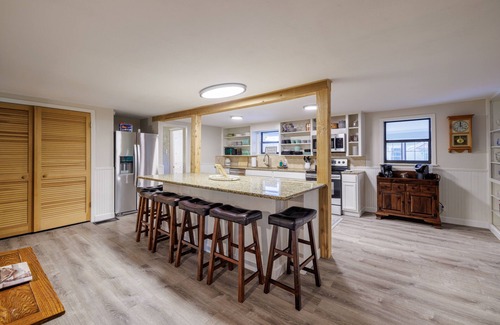 Cedar Creek Maison | Colorado River Banks Estate