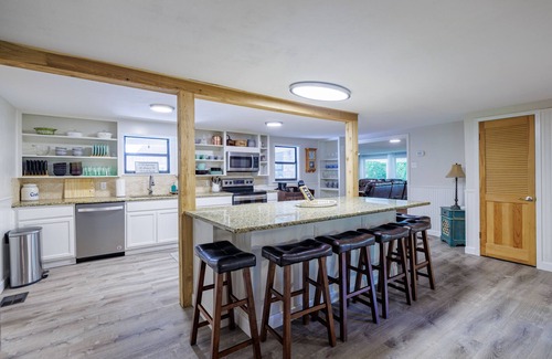 Cedar Creek Maison | Colorado River Banks Estate