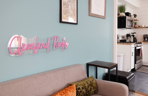Hough Maison | Colorful 4 BR in the Heart of University Circle!