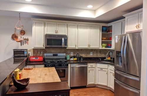 Bloomingdale Maison | Colorful, Artsy and Spacious 3BR/3BA 2 Level Condo