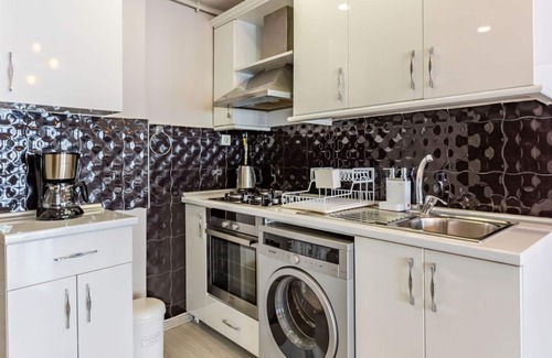 Nisantasi Appartement | Colorful Breezy Apartment Close Trendy Attractions in the Heart of Nisantasi