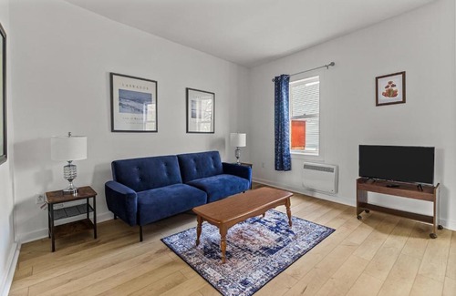 Downtown St. John's Maison | Colorful Charm Jellybean 3br House In St John's