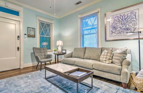 Hillcrest Maison | Colorful Cottage with Deck about 5 Mi to Downtown!