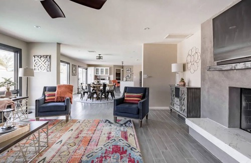 Scottsdale Estates Ten Maison | Colorful Desert Hideaway: Heated Pool & BBQ