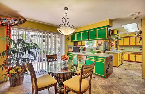 Mount Helix Maison | Colorful El Cajon Gem: Deck, Garden & Valley Views