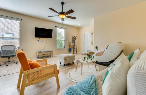Kyle Maison | Colorful Kyle Home with Pool Access Pets Welcome!