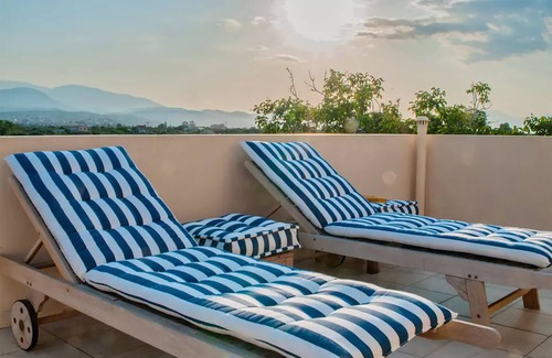 Aigialeia Appartement | Maisonnette A2 colorée avec terrasse privée et piscine près de la plage