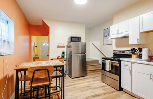 Merion Village Maison | Charming Townhouse Near Downtown - Designed for Mid-Term Renting