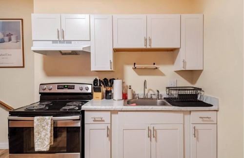 Merion Village Maison | Charming Townhouse Near Downtown - Designed for Mid-Term Renting