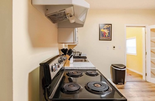 Merion Village Maison | Charming Townhouse Near Downtown - Designed for Mid-Term Renting